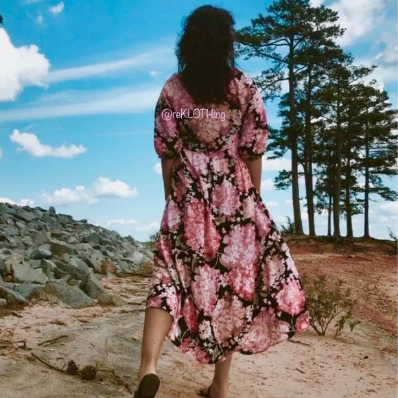 ❌SOLD❌Vibrant Floral V-neck Puff-sleeved Dress S - Picture 6 of 7